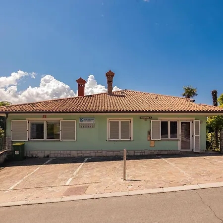 Homestay szállás Old Road And With Pool Portorož