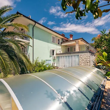 Homestay Old Road And With Pool