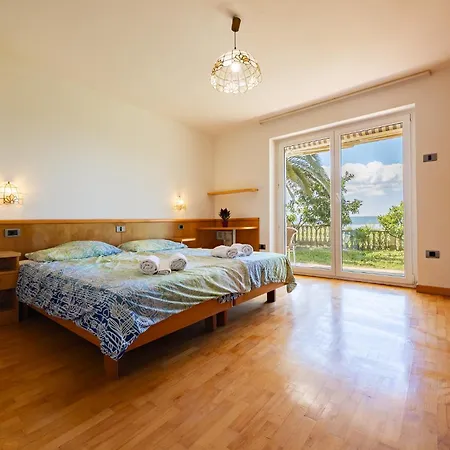 Old Road And With Pool Rum i privatbostad Portorož