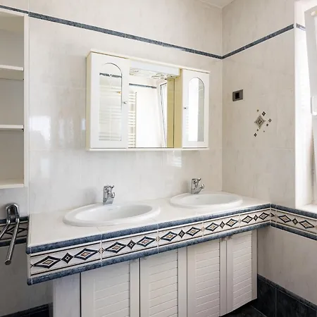 Old Road And With Pool Rum i privatbostad Portorož