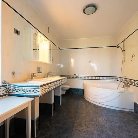 Rum i privatbostad Old Road And With Pool Portorož