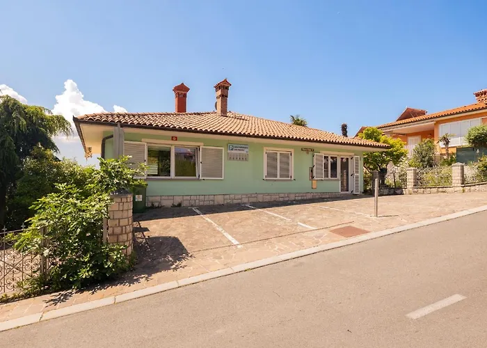 民宿 Old Road And With Pool *