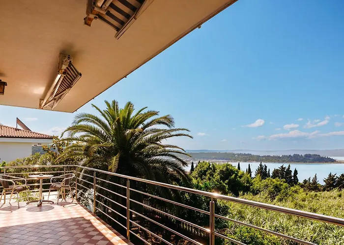 Old Road And With Pool 民宿 波尔托罗