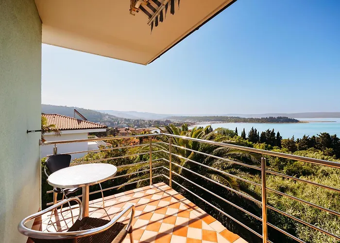 Old Road And With Pool 波尔托罗