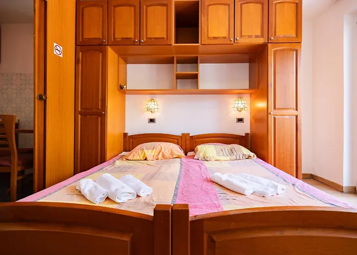 民宿 Old Road And With Pool 波尔托罗