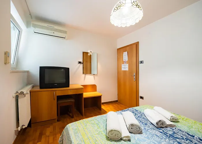 民宿 Old Road And With Pool *