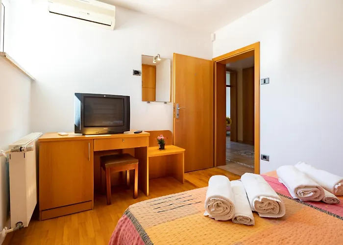 Old Road And With Pool * 波尔托罗