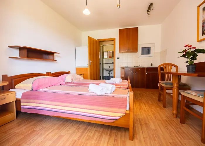 Old Road And With Pool 波尔托罗