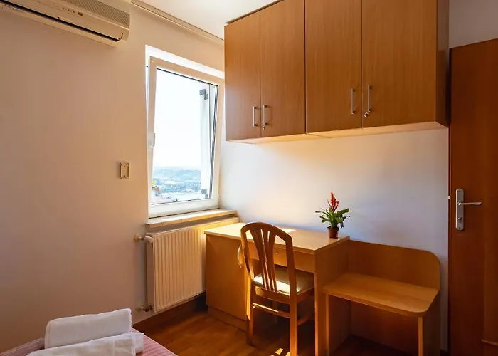 Old Road And With Pool 波尔托罗