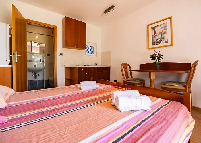 Old Road And With Pool 民宿 波尔托罗