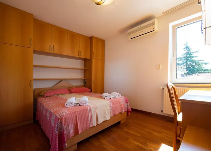 Old Road And With Pool 民宿