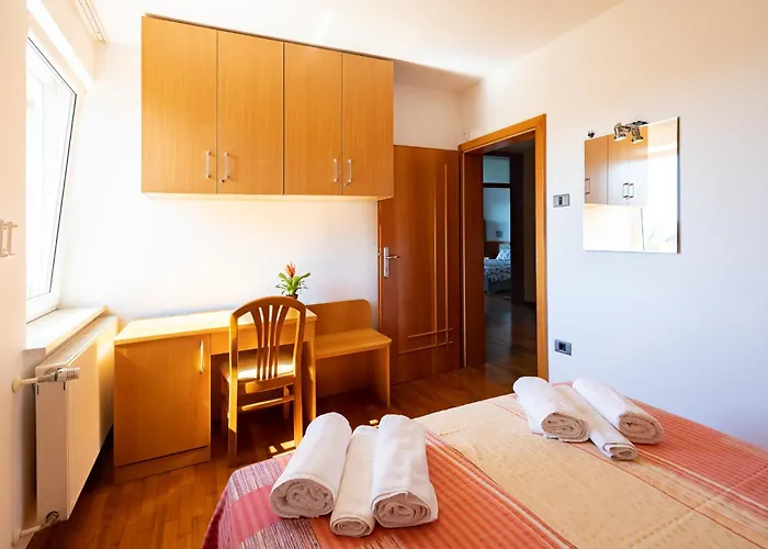 Old Road And With Pool 民宿