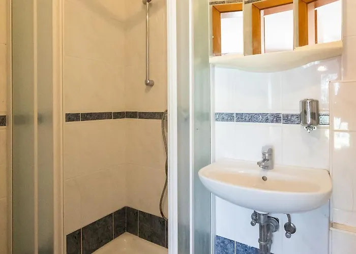 Old Road And With Pool 民宿 波尔托罗