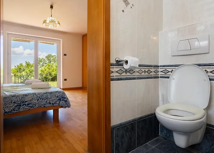 Old Road And With Pool *