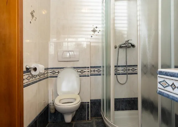 Old Road And With Pool 民宿 *