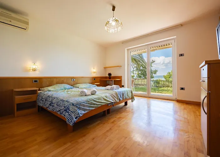 Old Road And With Pool 民宿 波尔托罗