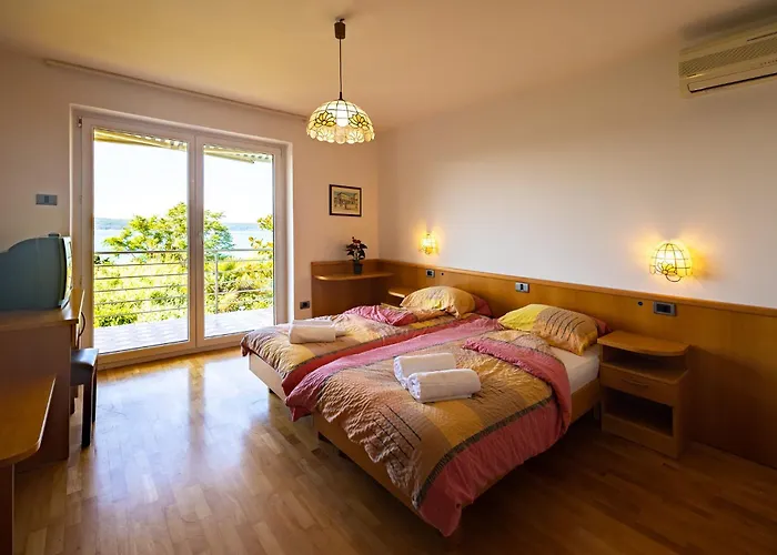 Old Road And With Pool * 波尔托罗