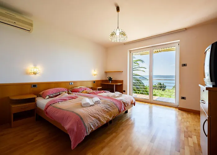 民宿 Old Road And With Pool *