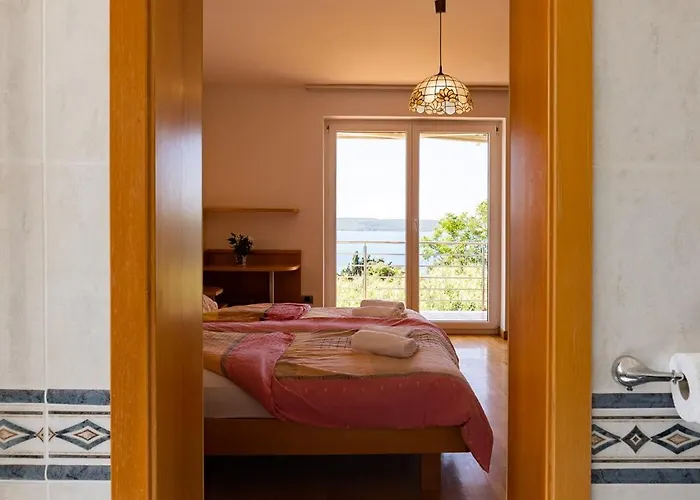 Old Road And With Pool 民宿