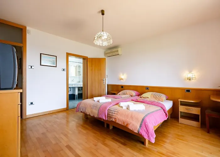 Old Road And With Pool * 波尔托罗