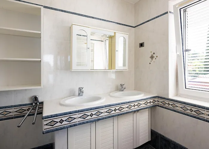 Old Road And With Pool 民宿 波尔托罗