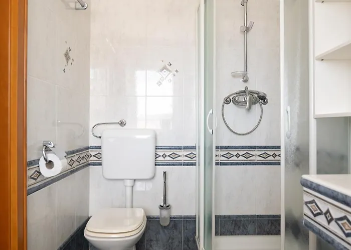 Old Road And With Pool * 波尔托罗