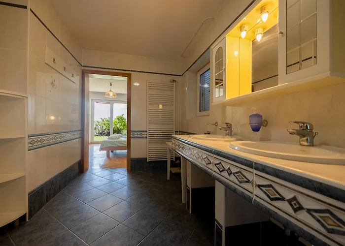 Old Road And With Pool 民宿 波尔托罗