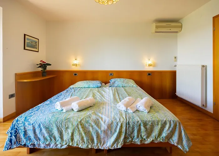 Old Road And With Pool 民宿 波尔托罗