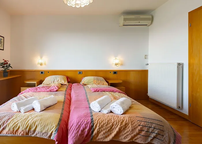 Old Road And With Pool *