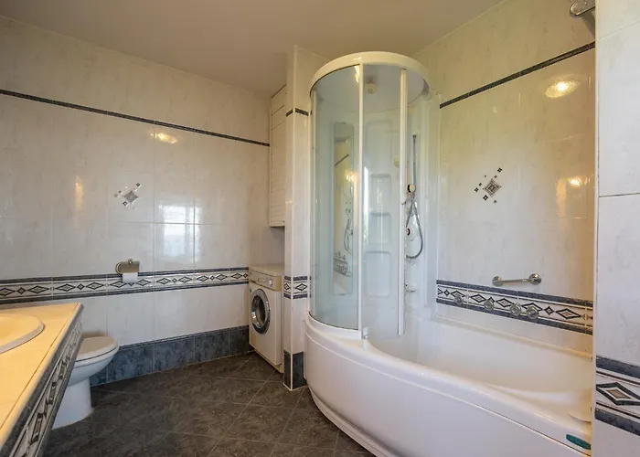 Old Road And With Pool 民宿 波尔托罗