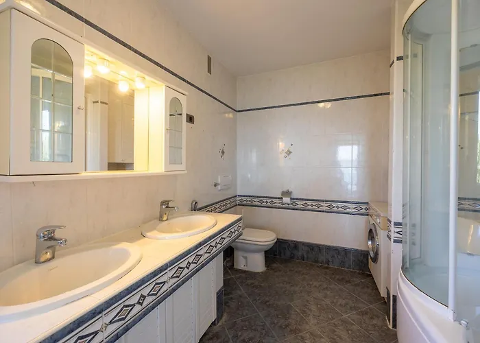 Old Road And With Pool 民宿 波尔托罗