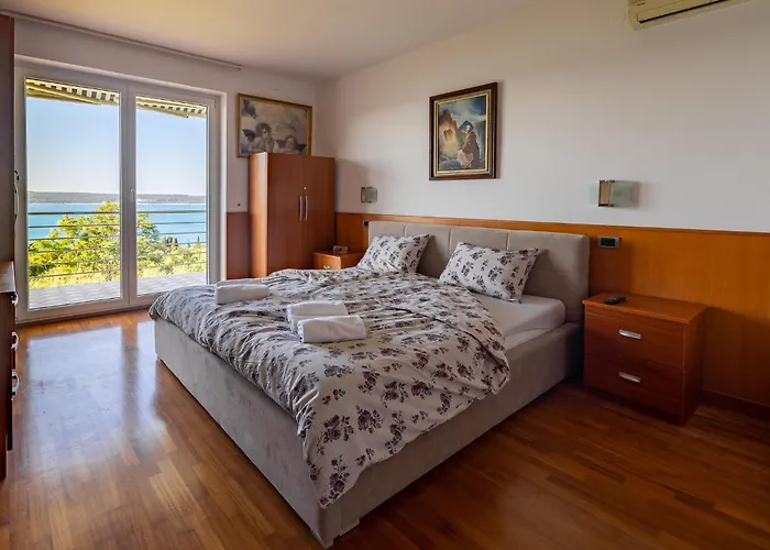 Old Road And With Pool 波尔托罗